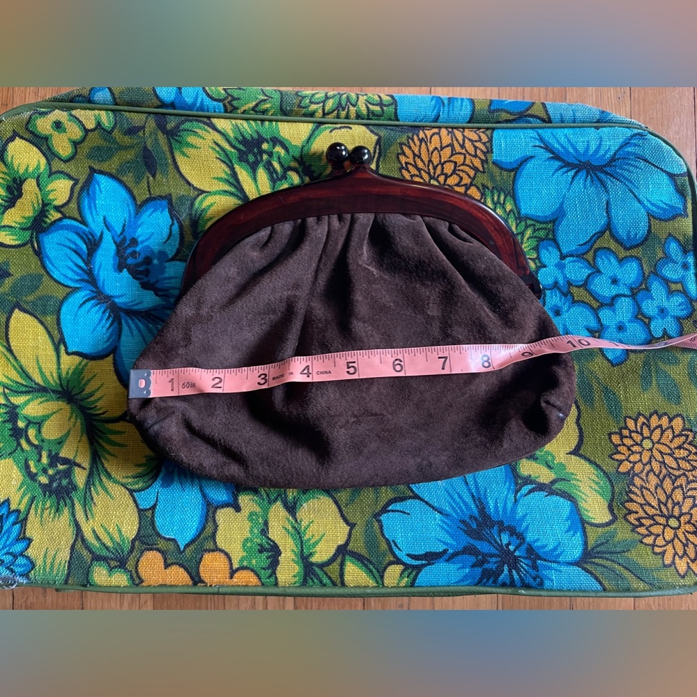 50s-60s Vintage Suede Clutch with Lucite Handle - Picture 6 of 8
